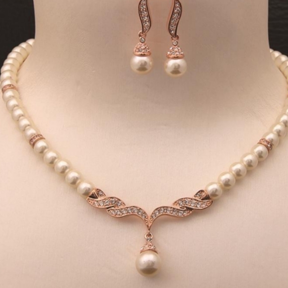 Mother of pearl necklace earring set - Picture 5 of 7